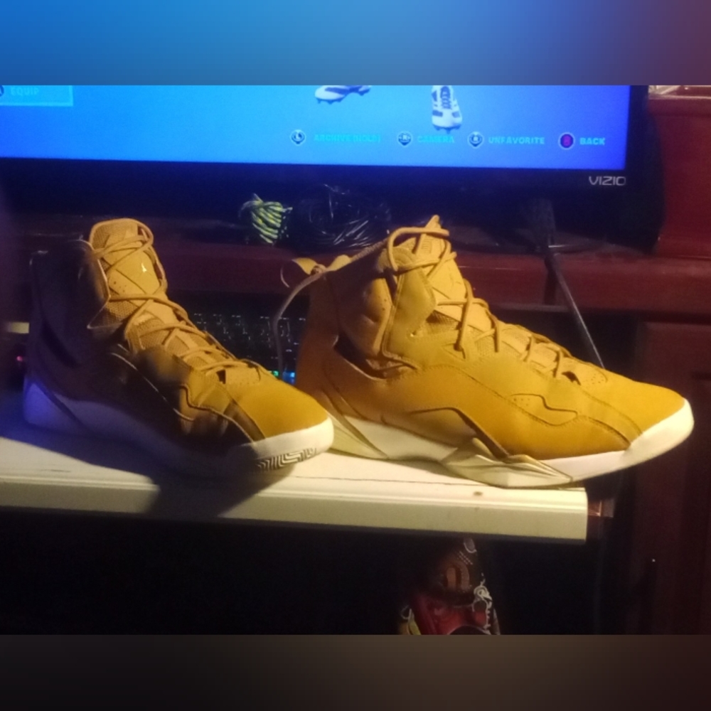 Jordans 12 tan white